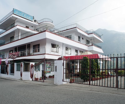 Hotel Divine Resort